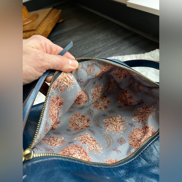 Hobo International Approach Leather Crossbody Purse Bag Blue - Picture 10 of 12